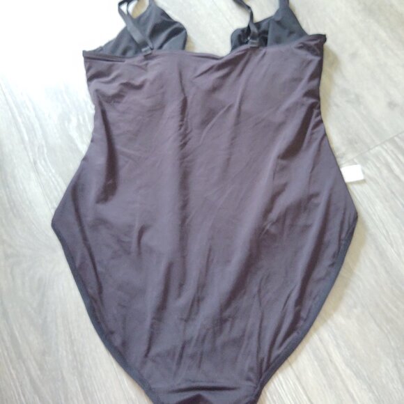NWOT Popilush The Shapewear Notched V Underwire One Piece Swimsuit - Picture 2 of 8